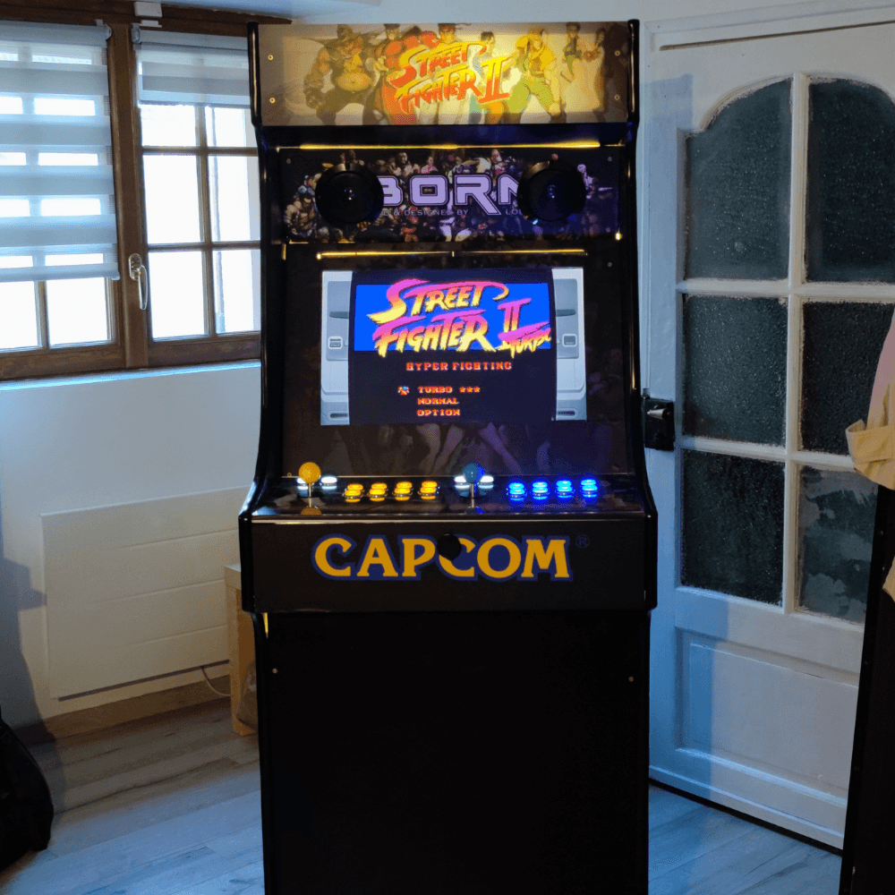 Une borne d’arcade réalisée en MDF et plexiglass