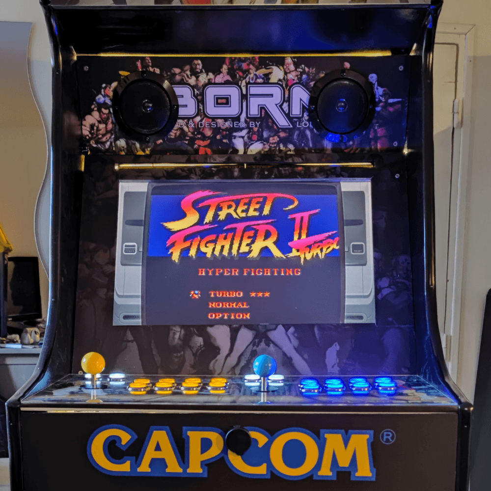 Une borne d’arcade réalisée en MDF et plexiglass