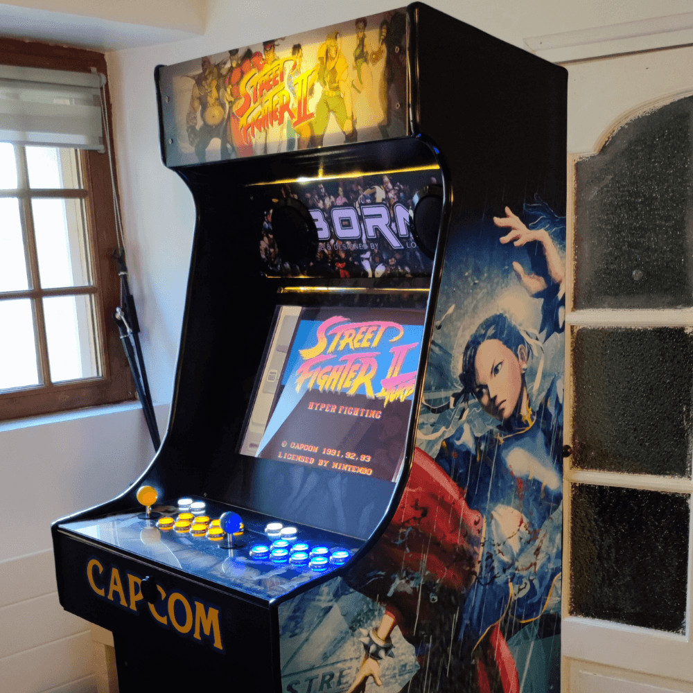 Une borne d’arcade réalisée en MDF et plexiglass