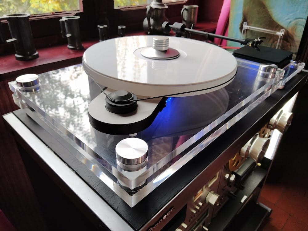 Platine vinyle design et moderne en plexiglass 5
