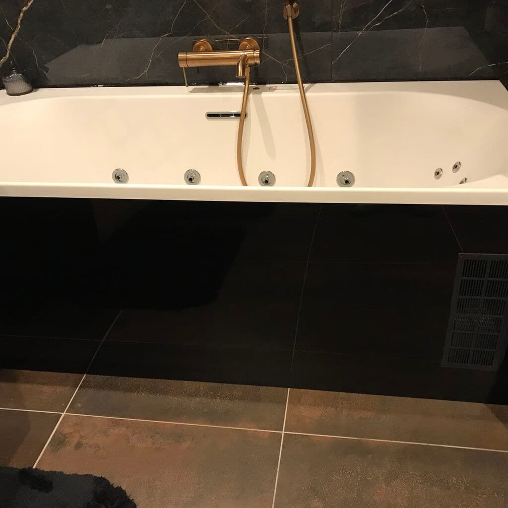 Tablier de baignoire en plexiglass noir