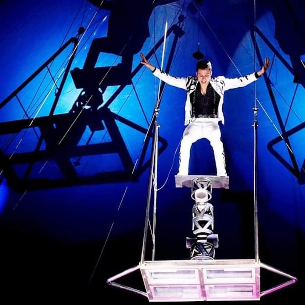 Agrès de cirque en plexiglass