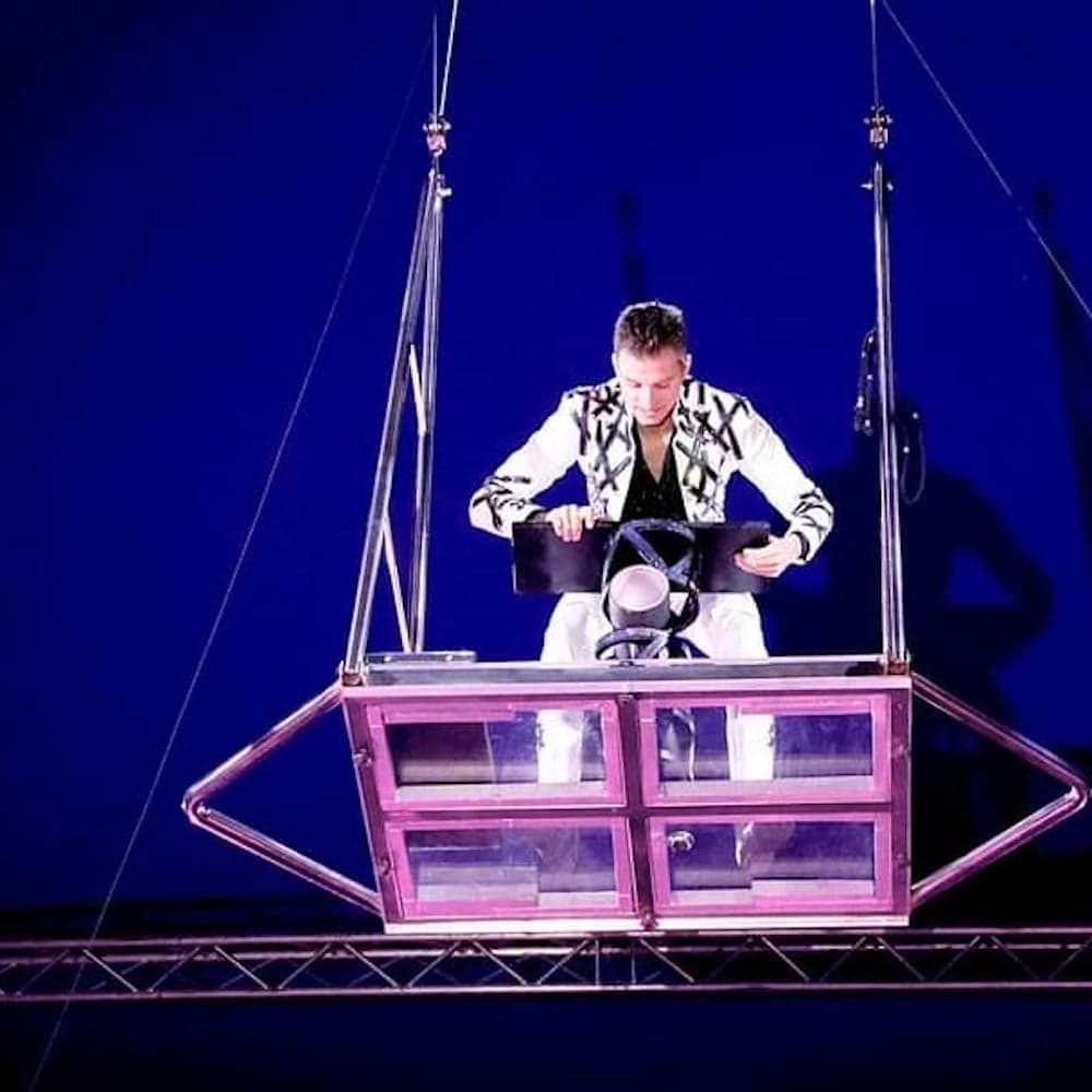 Agrès de cirque en plexiglass