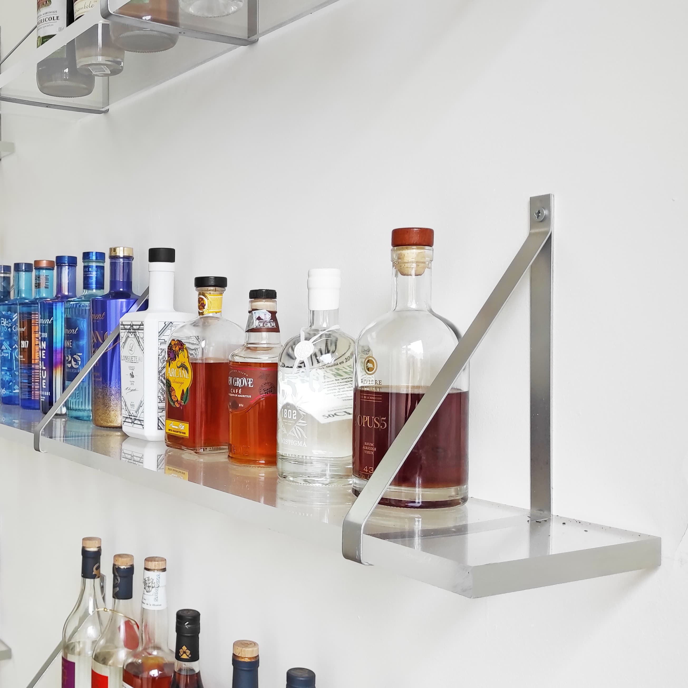 Création d’étagères en plexiglass