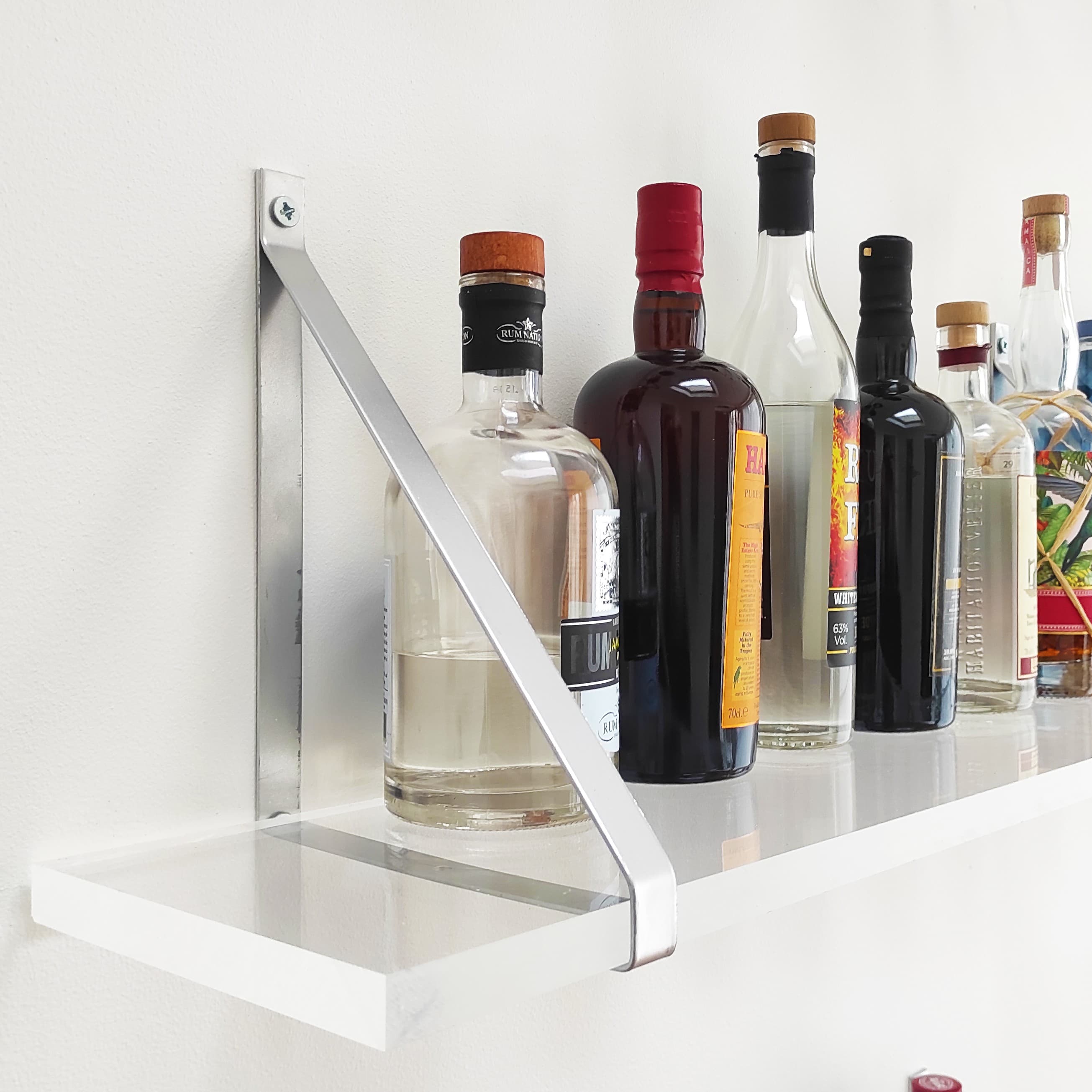 Création d’étagères en plexiglass