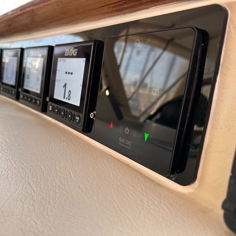 Fascia pour instruments de bateau en plexiglass noir