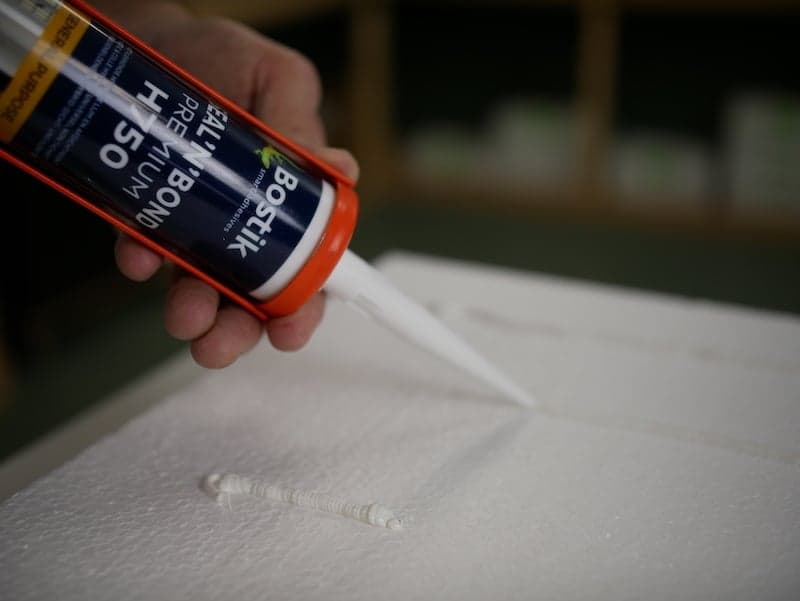 Mesurez la taille du Tempex et fixez-le sur la face inférieure