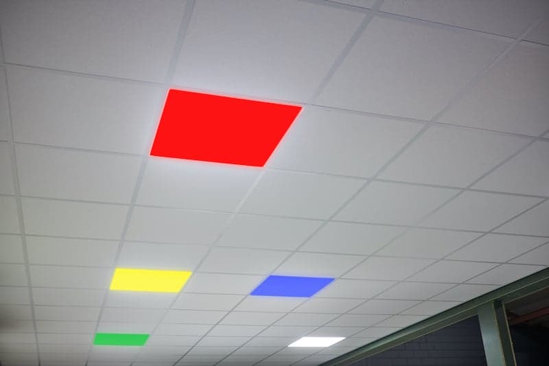 Plafond suspendu dalle panneaux led plexiglass