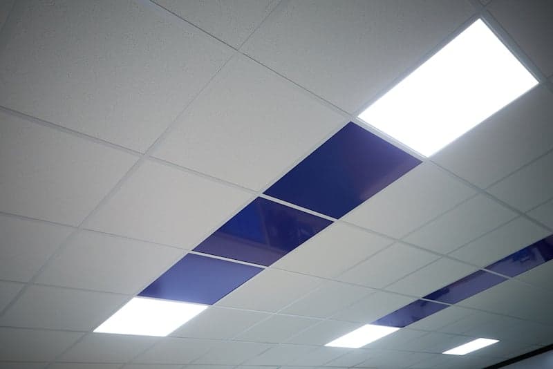 Plafond suspendu dalle resultat final alupanel