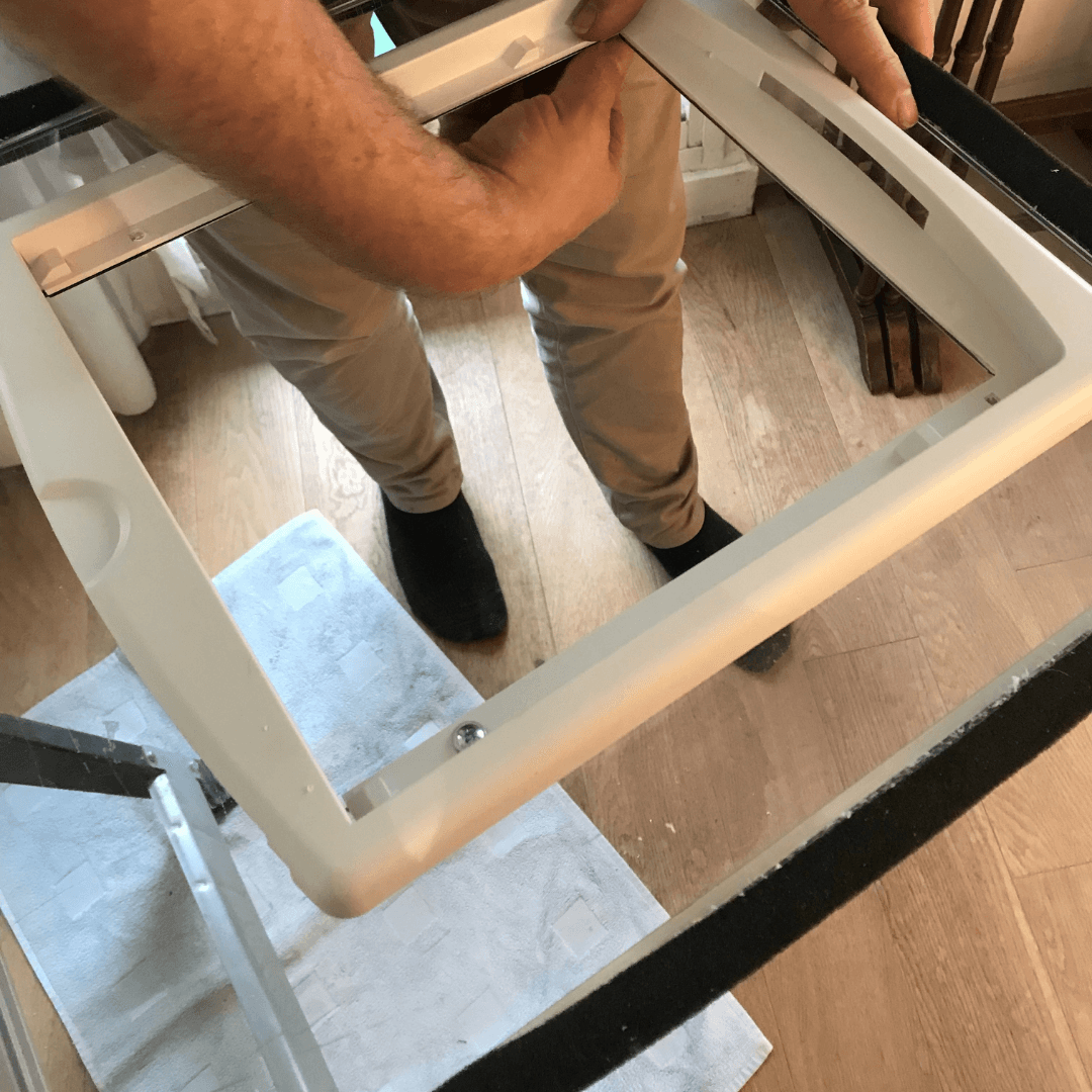 Réalisation d’une chatière pour chien avec du polycarbonate