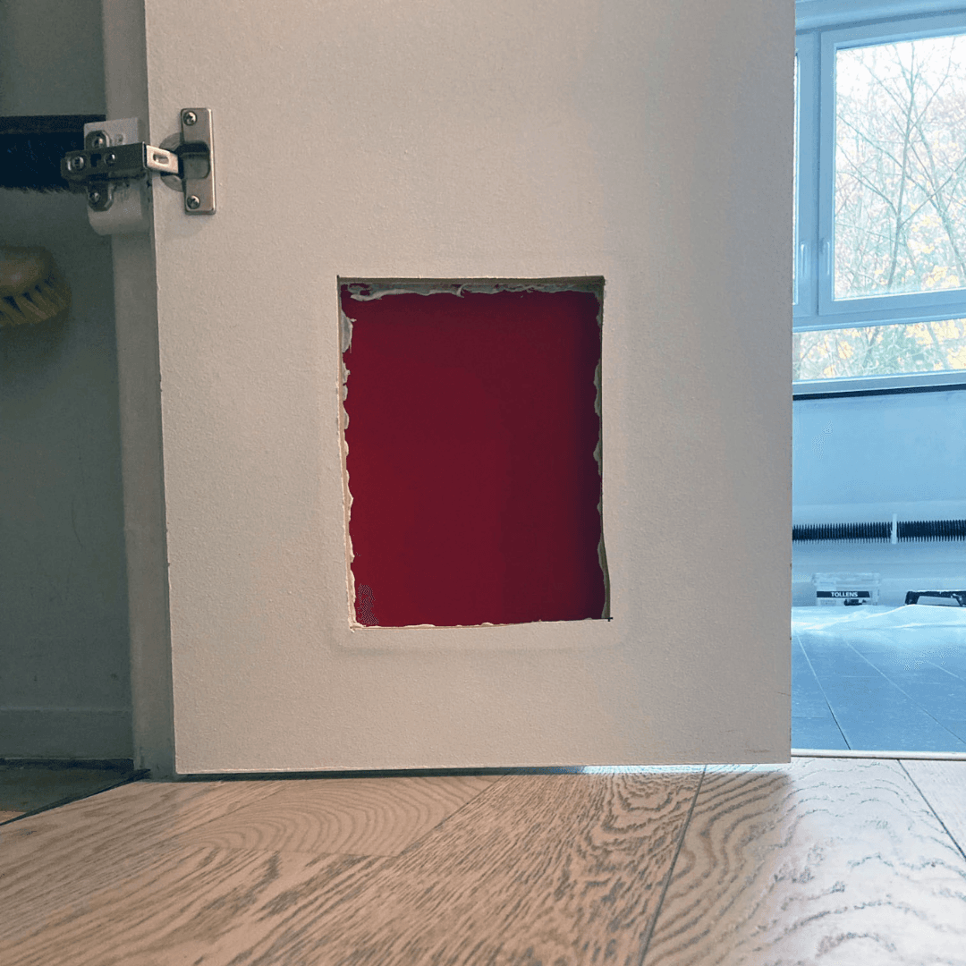 Réparation des portes de placard avec des plaques HPL colorées