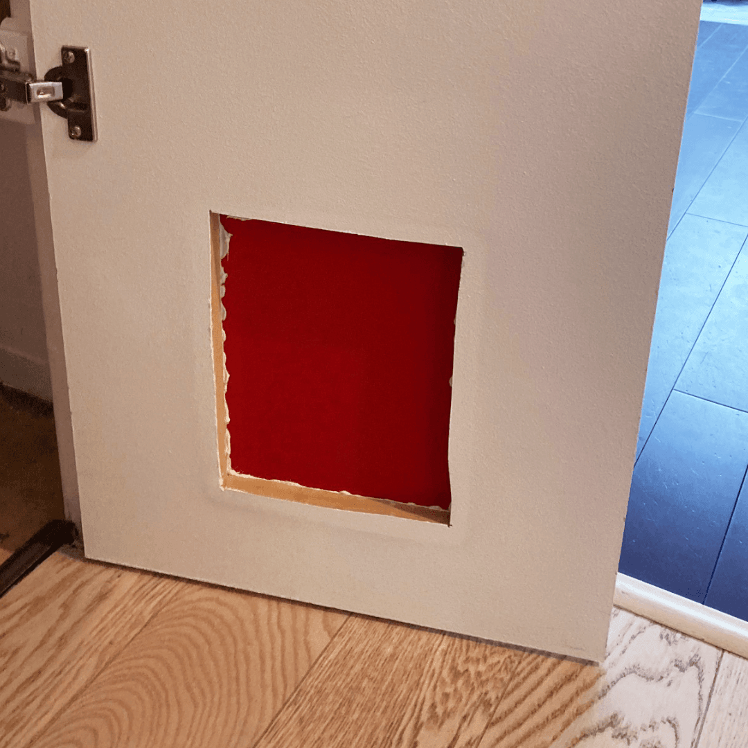 Réparation des portes de placard avec des plaques HPL colorées