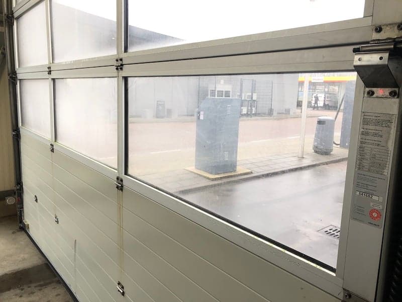 Remplacer vitre de porte par polycarbonate
