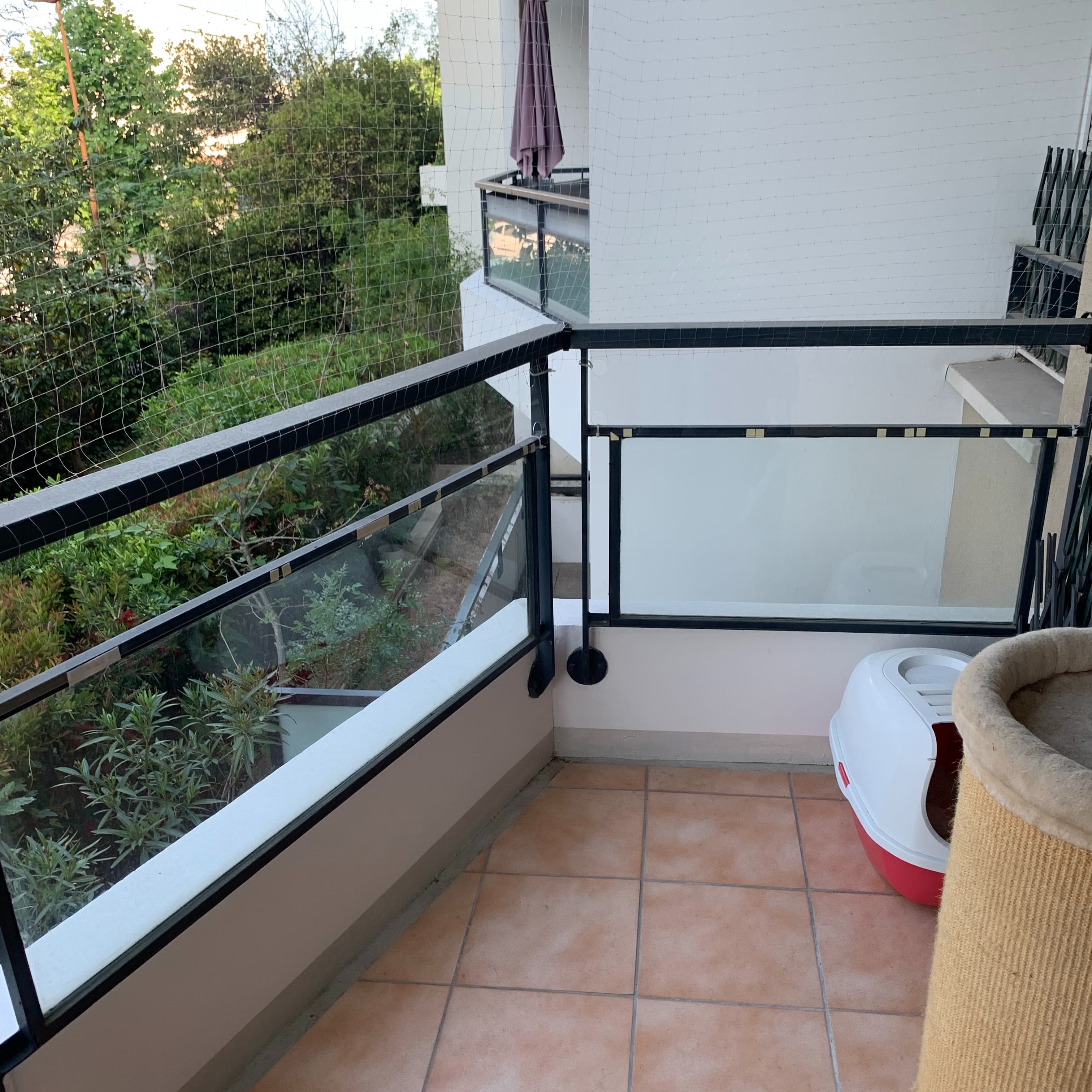 Sécuriser un balcon avec des plaques de plexiglass02