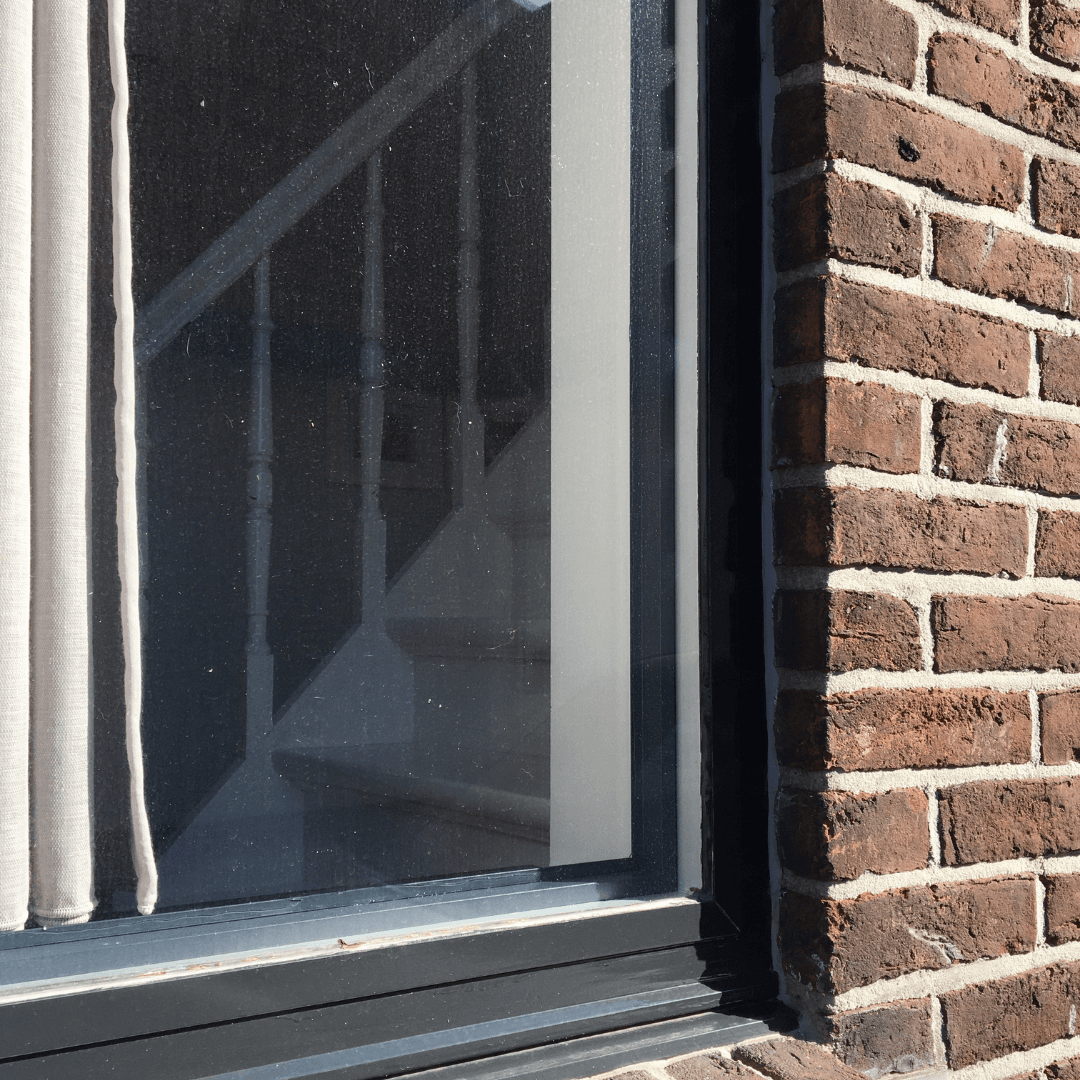 Survitrage plexiglass avec cadre magnétique en aluminium