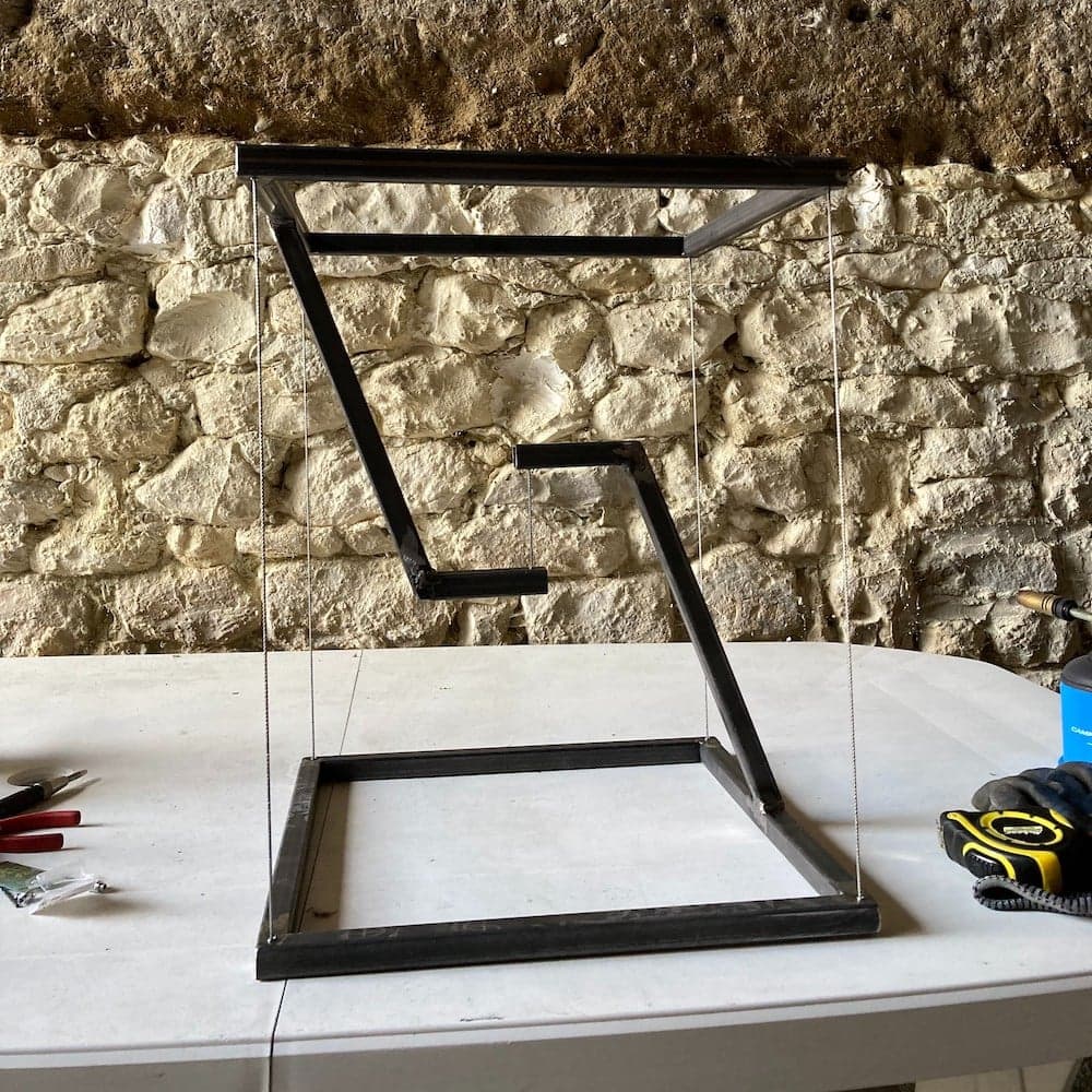 Table basse en lévitation à l’aide de plexiglass03