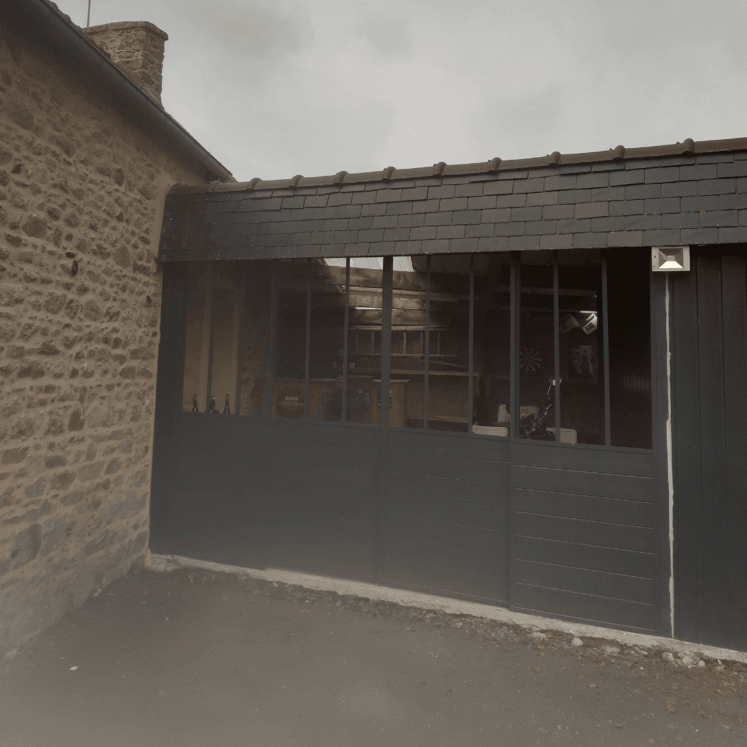 Verrière métallique avec habillage bois et vitres en plexiglass