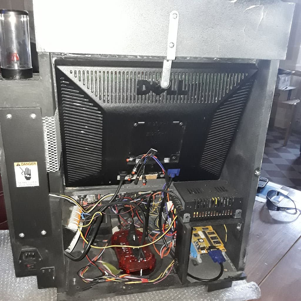 borne-arcade-avec-du-plexiglass2