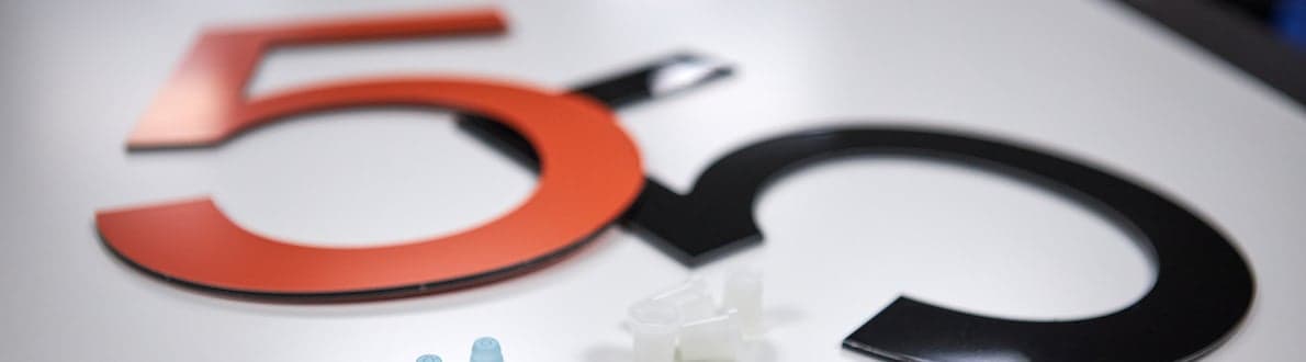 Fabrication de numéros de maison en plastique