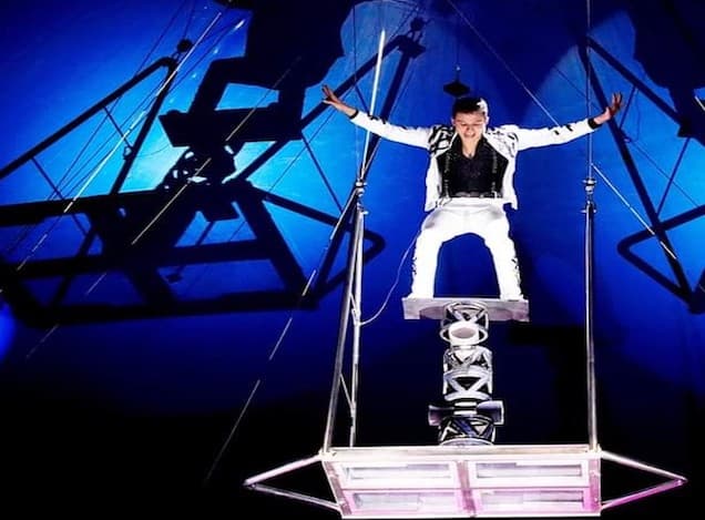 Agrès de cirque en plexiglass 2