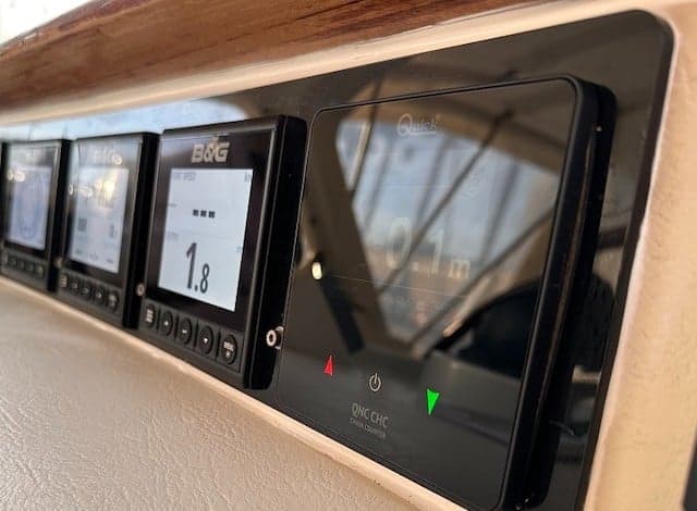 Fascia pour instruments de bateau en plexiglass noir