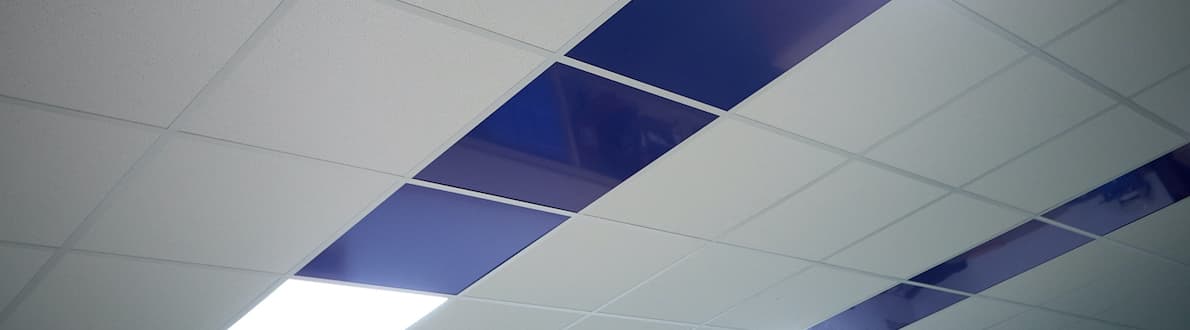 Plafond suspendu dalle alupanel banner
