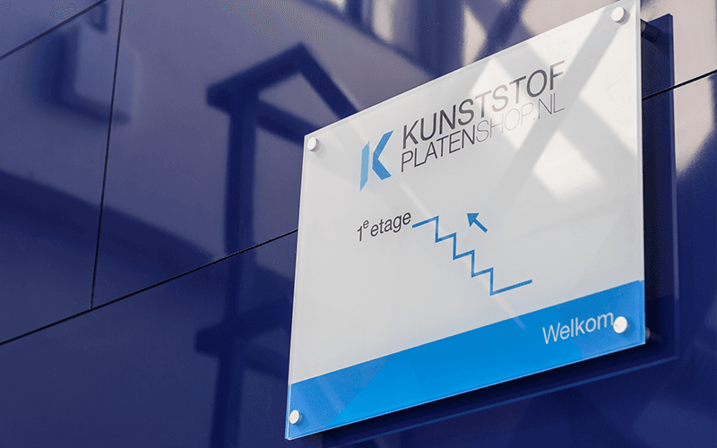 Plaque signalétique en plexiglass