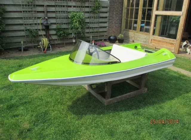 Ruit-voor-een-speedboot-van-polycarbonaat