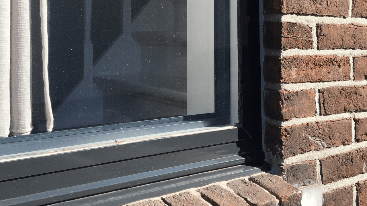 Survitrage plexiglass avec cadre magnétique en aluminium Survitrage plexiglass avec cadre magnétiq