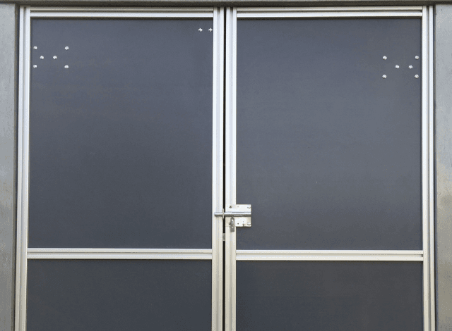Portes de garage sur mesure en aluminium et PVC