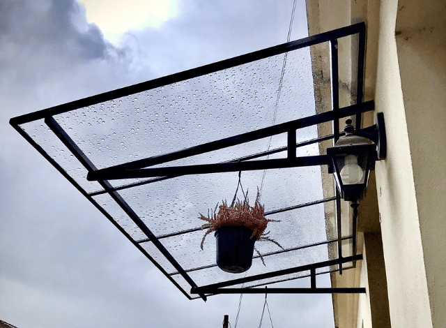 Rénovation de marquises avec du plexiglass