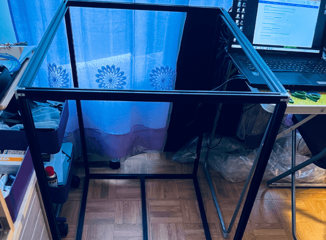 Armoire profilée pour imprimante 3D en plexiglass et aluminium