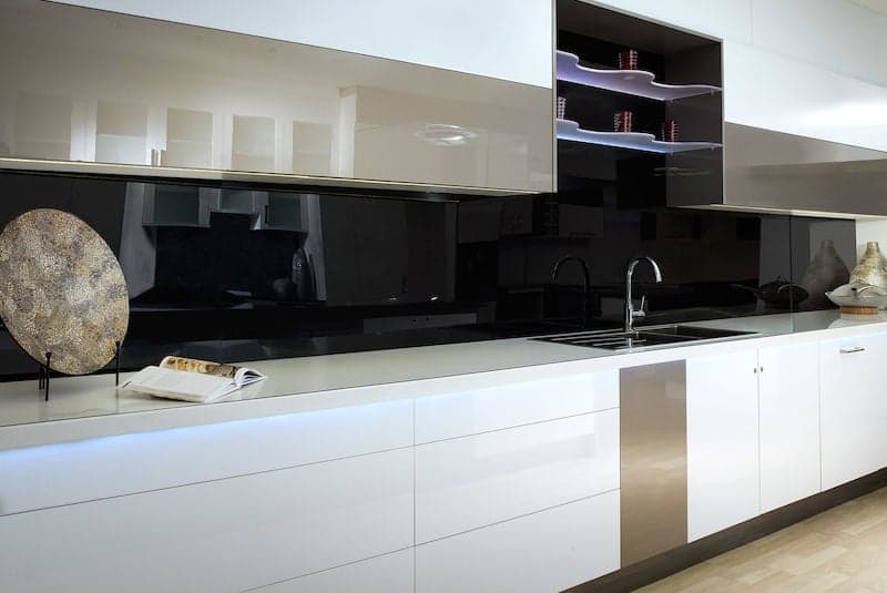 keuken-plexiglas-zwart