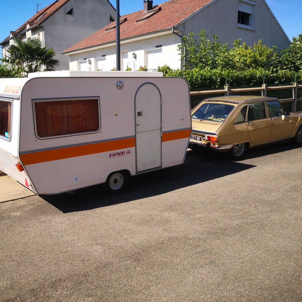 vitre de caravane en plexiglass