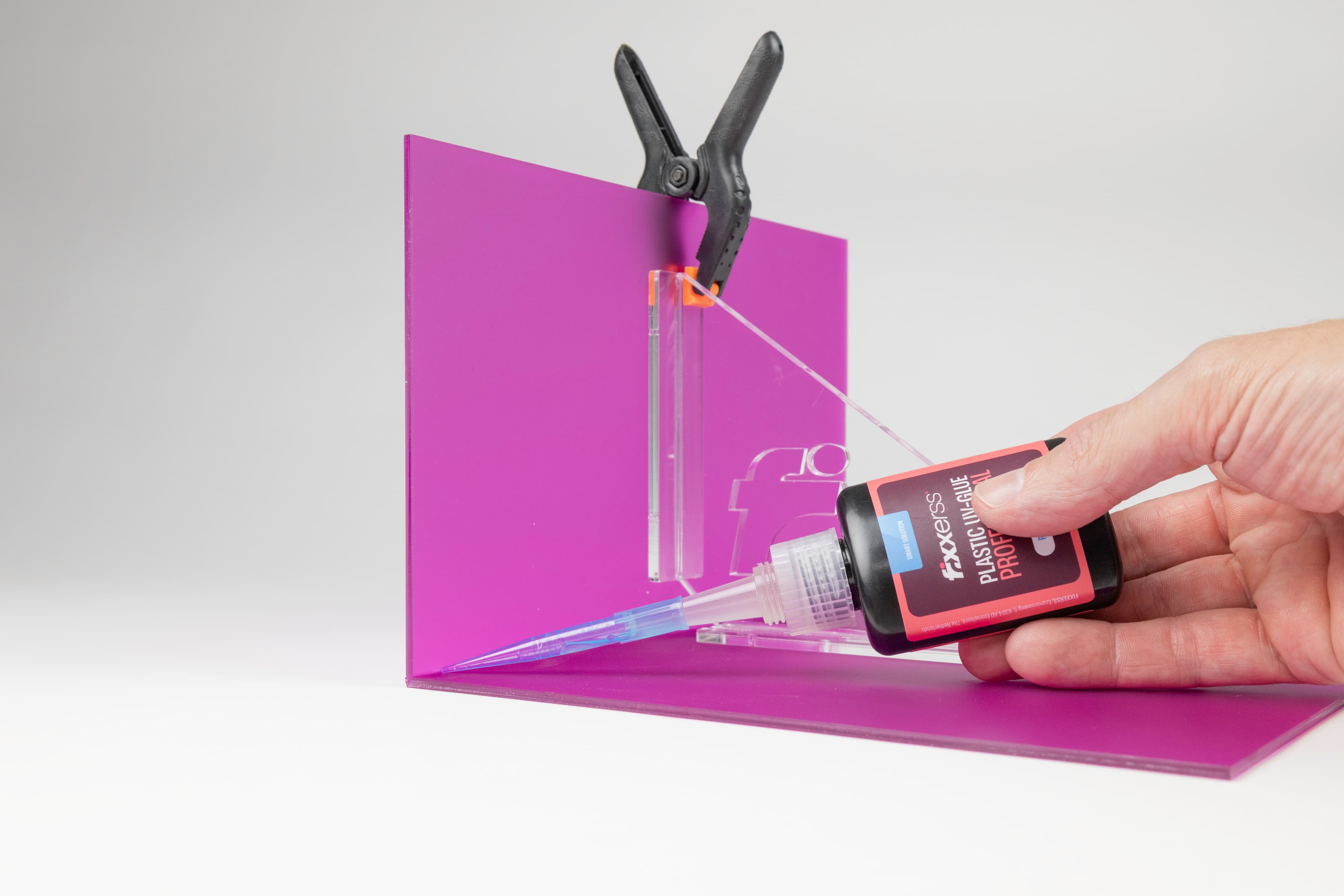 13_Colle UV pour plastique Fixxerss