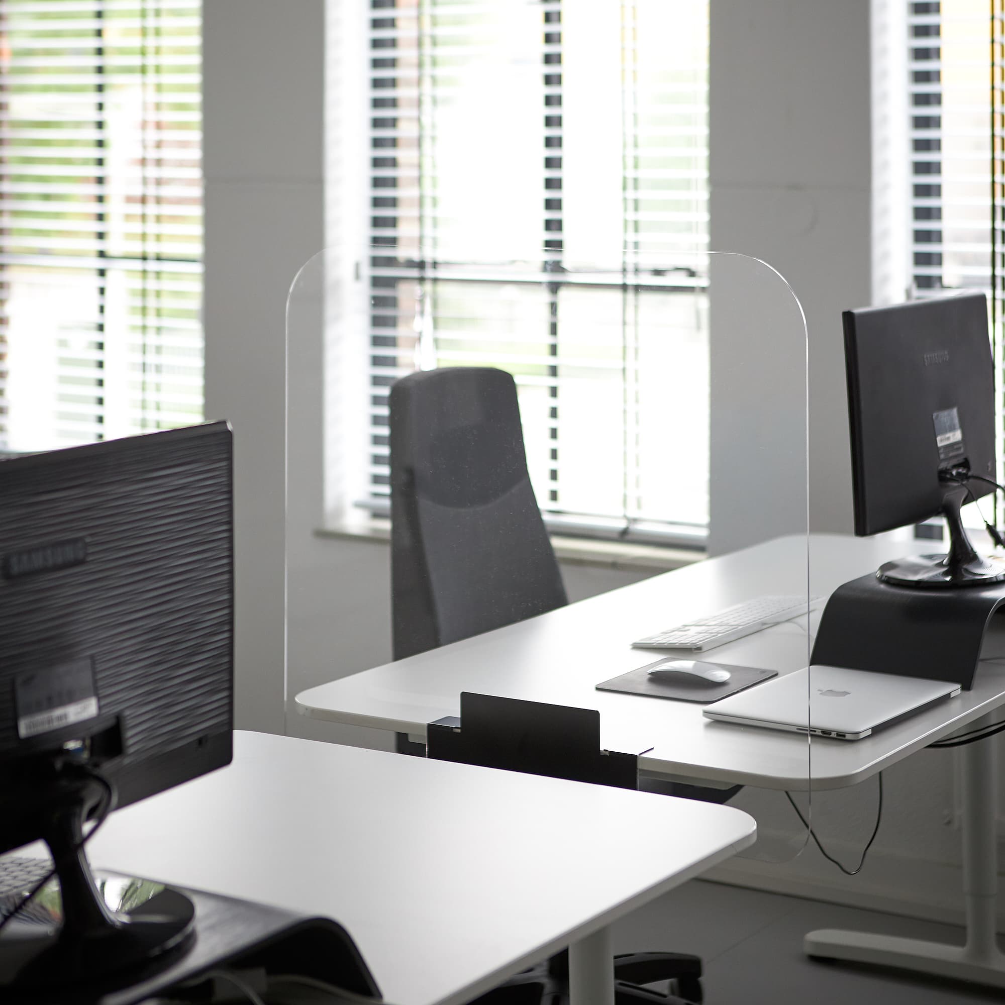 Separateur de bureau en plexiglass
