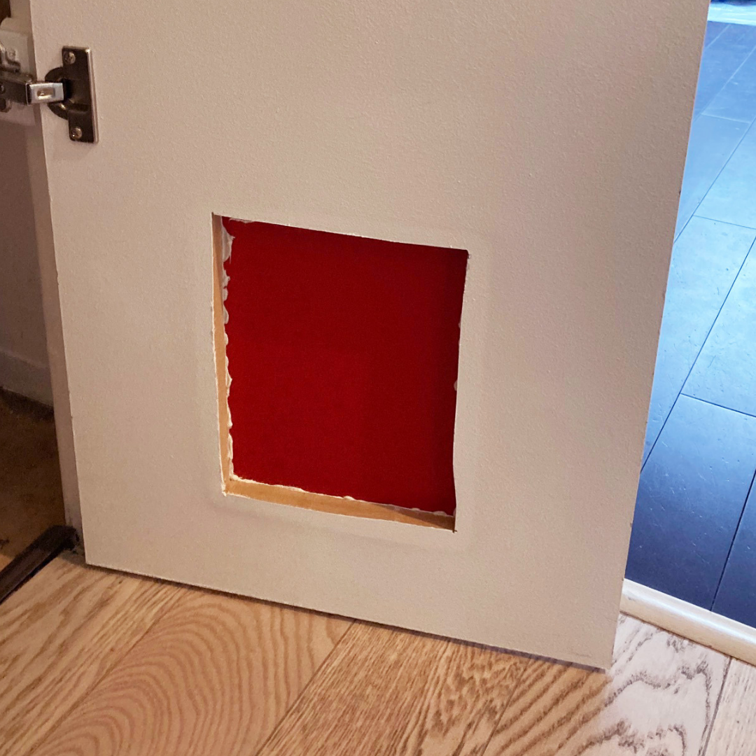 Réparation des portes de placard avec des plaques HPL colorées
