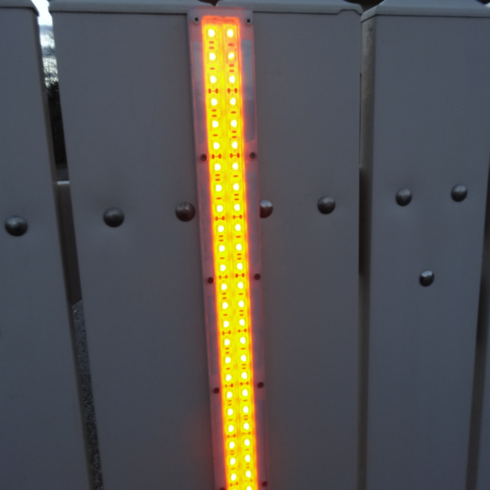 Signalisation lumineuse d’un portail en PVC et polycarbonate